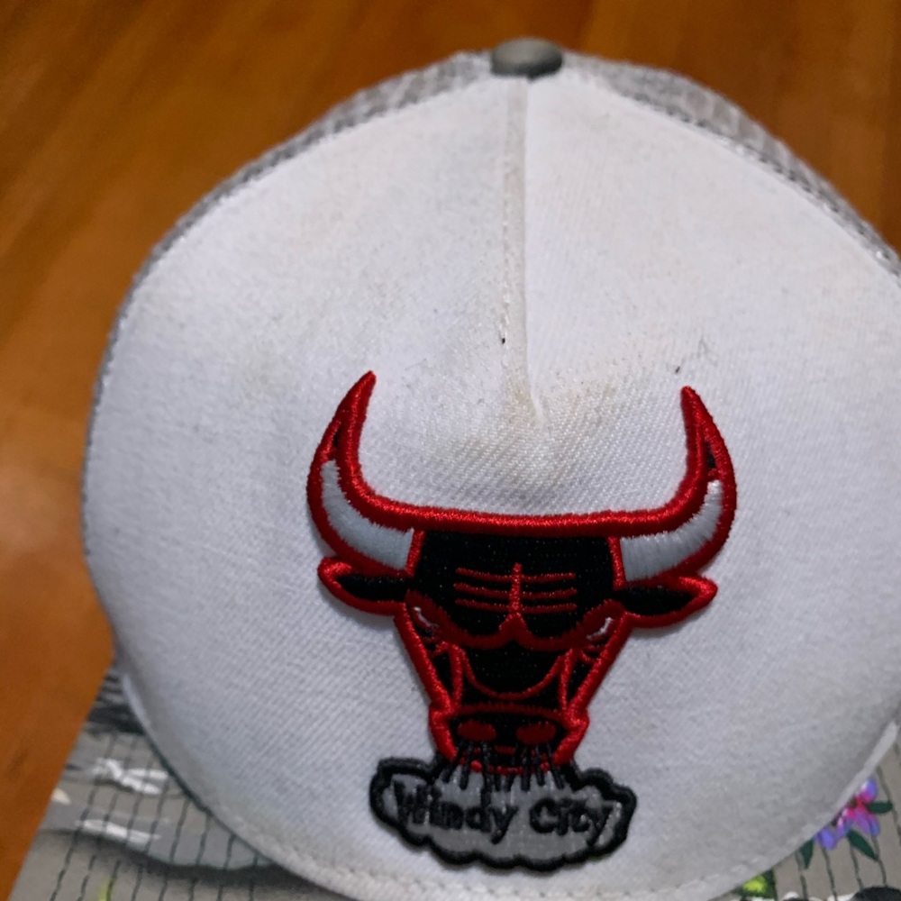 Bulls Tropical Snapback - Picture 4 of 5
